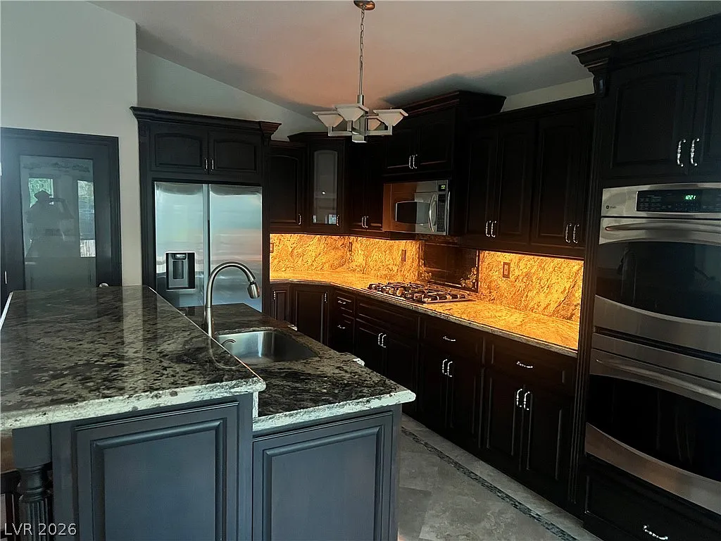 4 bed, 3.0 bath, 2911 sqft, $3,300 — Photo 3