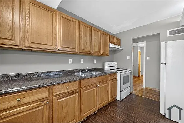 158 Monteith Cir — Photo 8