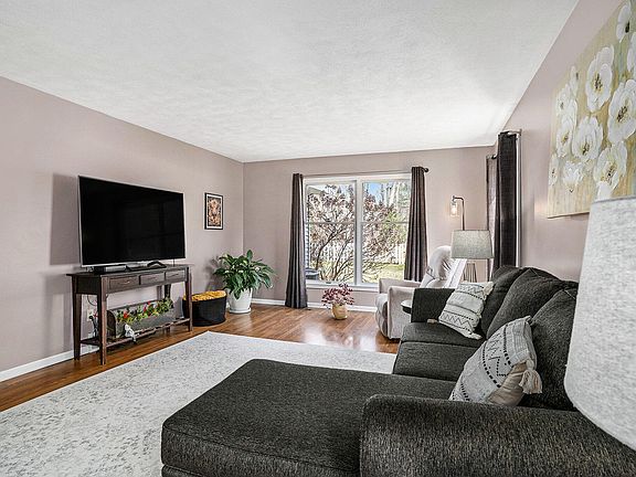 4th image of 1244 N Robinhood Dr