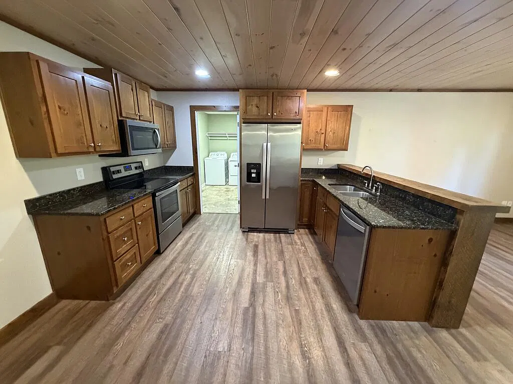 2 bed, $1,800 — Photo 3