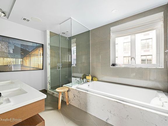 5th image of 80 Metropolitan Ave Unit Thi