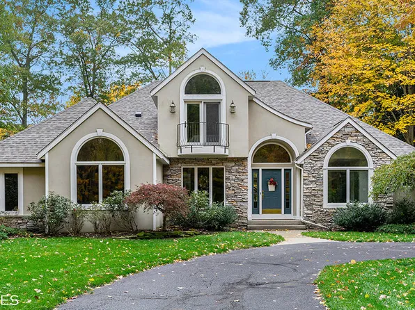 6879 Beech Creek Dr, Fruitport, MI 49415