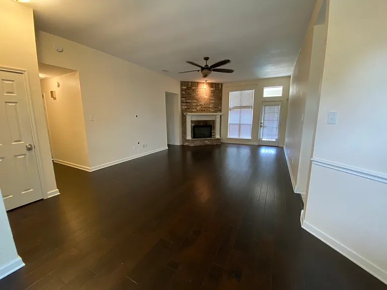 1011 Michelson Ln — Photo 5