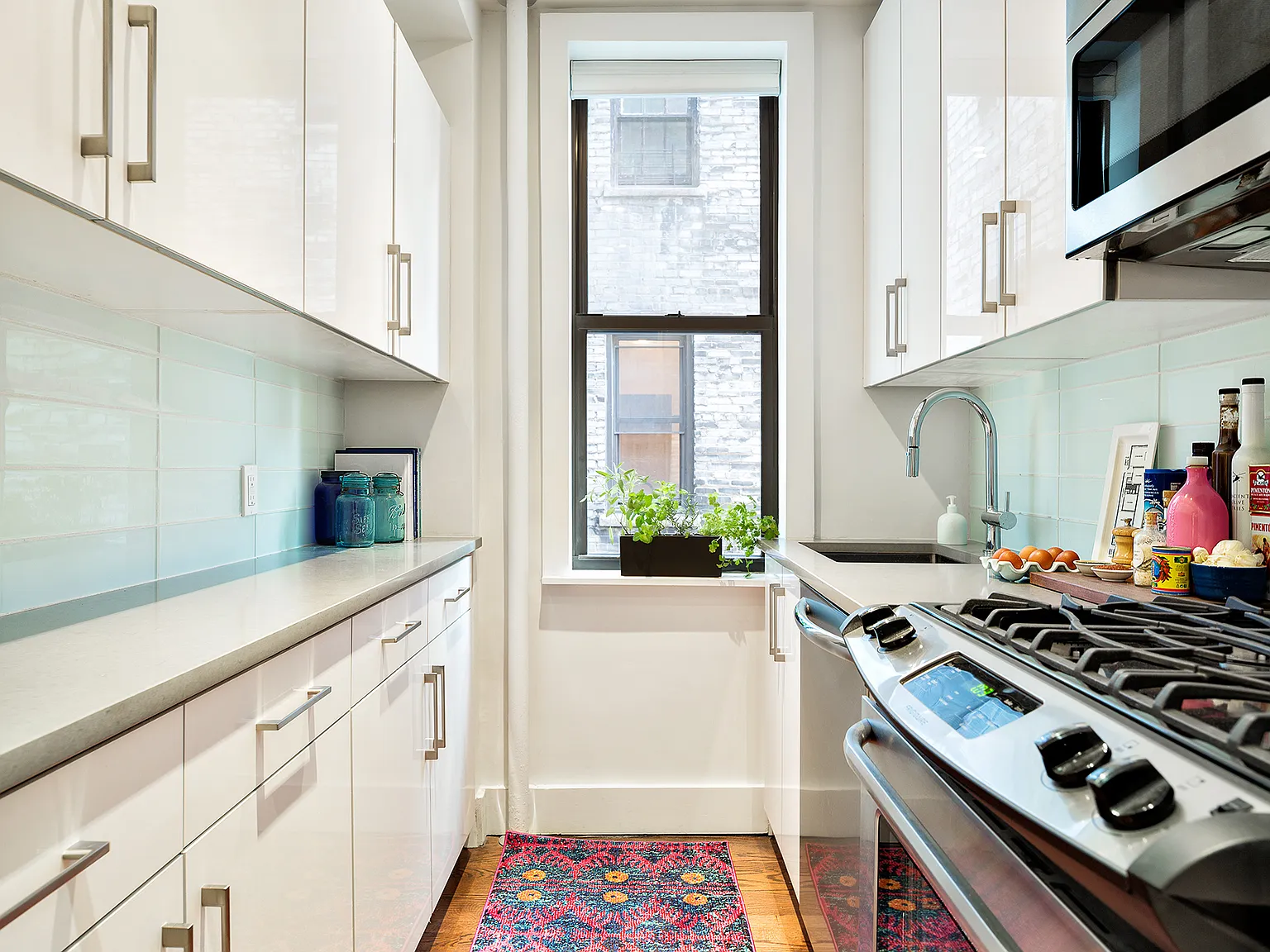 245 West 25th Street — Photo 4