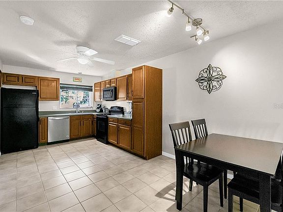 5th image of 10121 Matchlock Dr