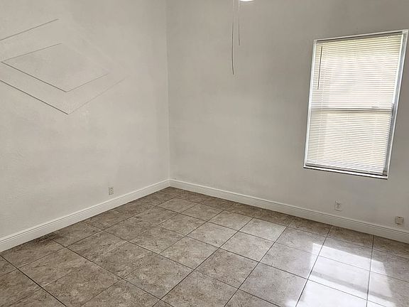 4th image of 410 Columbus Pkwy #1