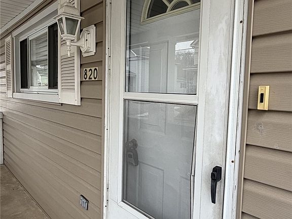 2nd image of 820 Main St