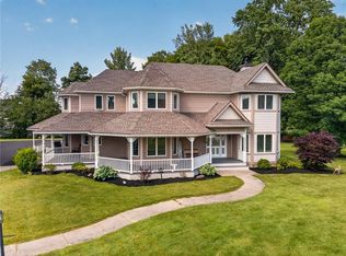 15 Crossbow Dr, Penfield, NY 14526