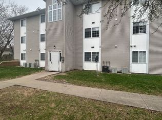 Secured Eastside Iowa City 2 bdrm condo with carport., Iowa City, IA 52240