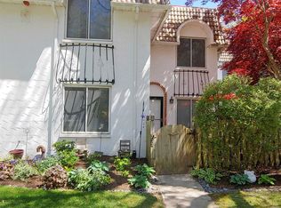 333 Clubhouse Ct, Coram, NY