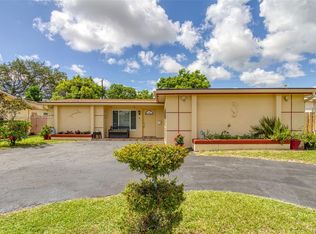 6530 NW 29th St, Sunrise, FL 33313