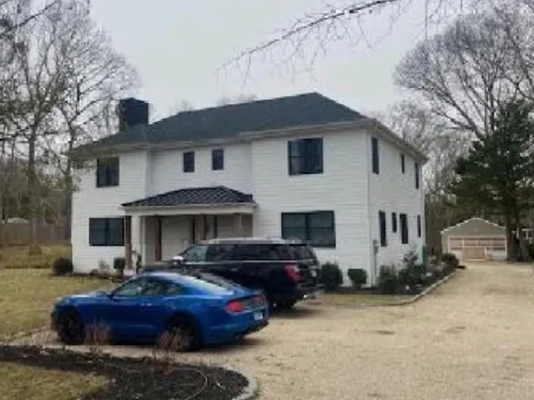 67 Squiretown Road, Hampton Bays, NY 11946