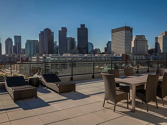 11th floor exclusive club level rooftop lounge with views of