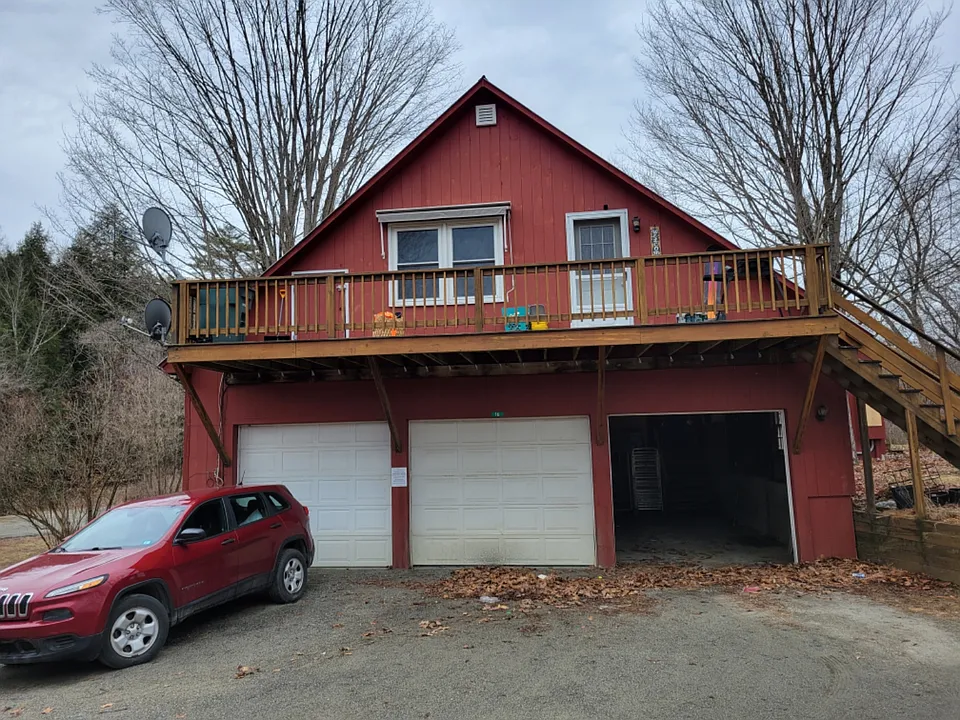Garage bay for rent