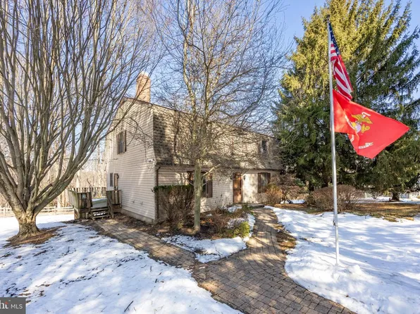 906 Heather Ln, Phoenixville, PA 19460