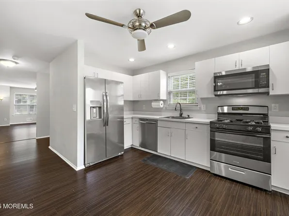 81 Atrium Way #8-1, Manalapan, NJ 07726