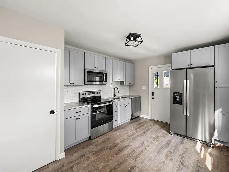 2340 Bridgewater Rd — Photo 4