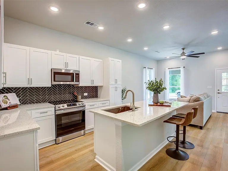 411 N Josephine St — Photo 4