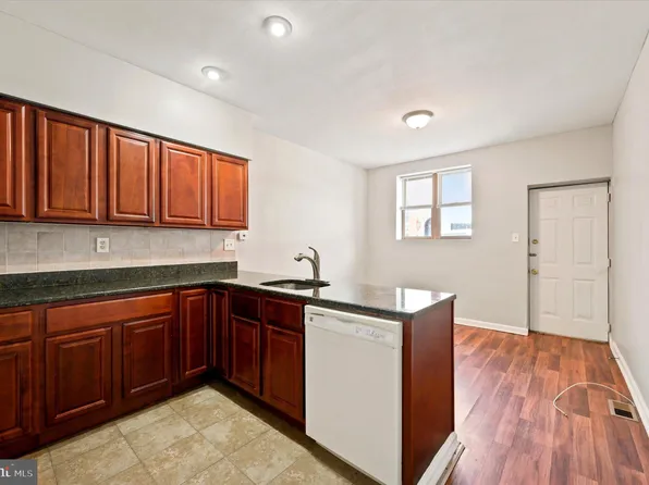 1241 S 8th St, Philadelphia, PA 19147