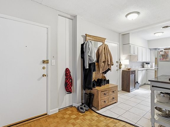 5th image of 207 Lake Shore Rd APT 2