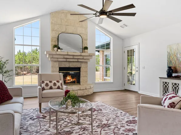 207 Meadow Oaks Dr, Dripping Springs, TX 78620