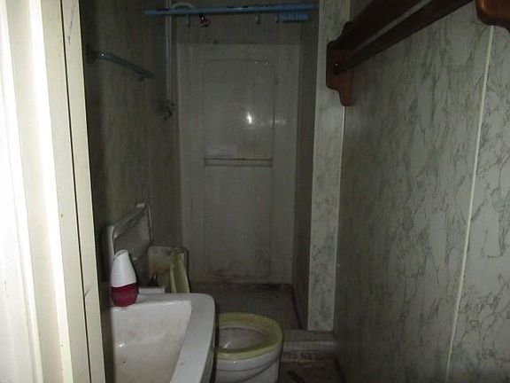 5th image of 224 Blackwood Dr