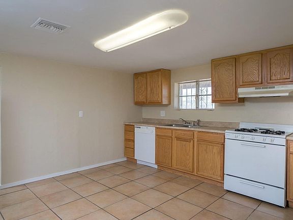3rd image of 2012 S Sylvester Dr