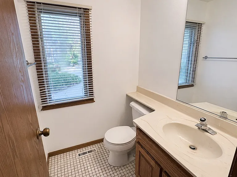 604 N Hough St #B — Photo 12