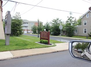 756 Street Rd APT 12, Southampton, PA 18966