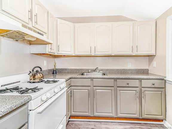 3rd image of 38 Midland Ave