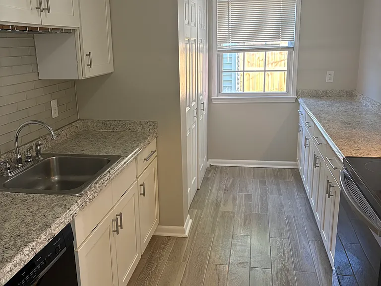 416 Chinaberry Ct — Photo 9