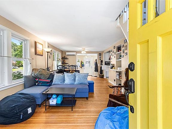 3rd image of 10 Wannisett Ave E