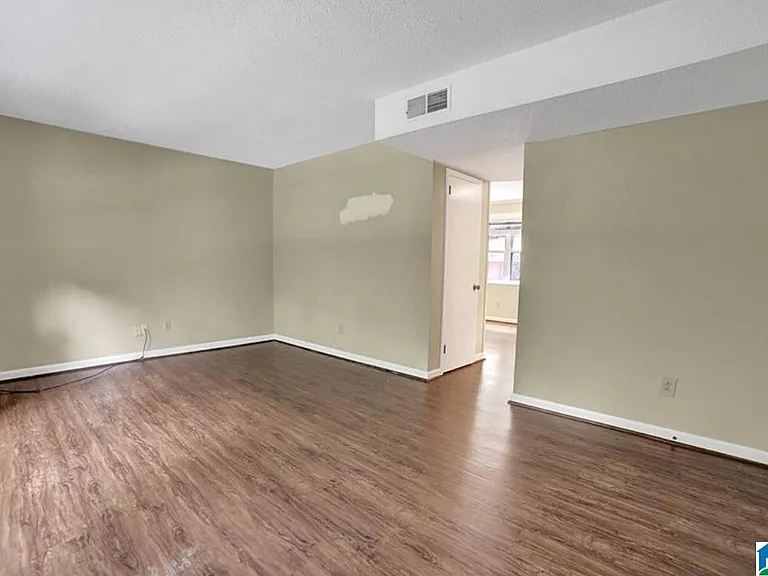 1506 Al Seier Rd — Photo 2
