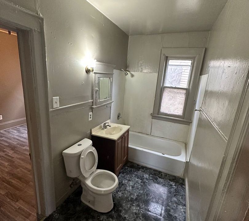 1st image of 2504-2506 W Burleigh St #29b411e3c