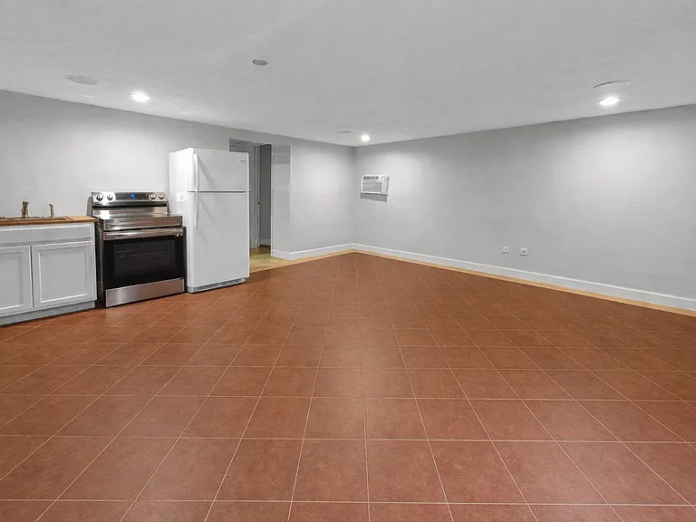 7013 Hemlock St — Photo 2