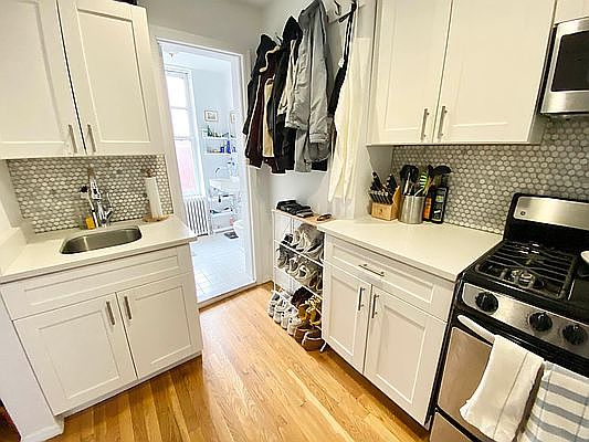 3rd image of 52 Greenwich Ave APT 5