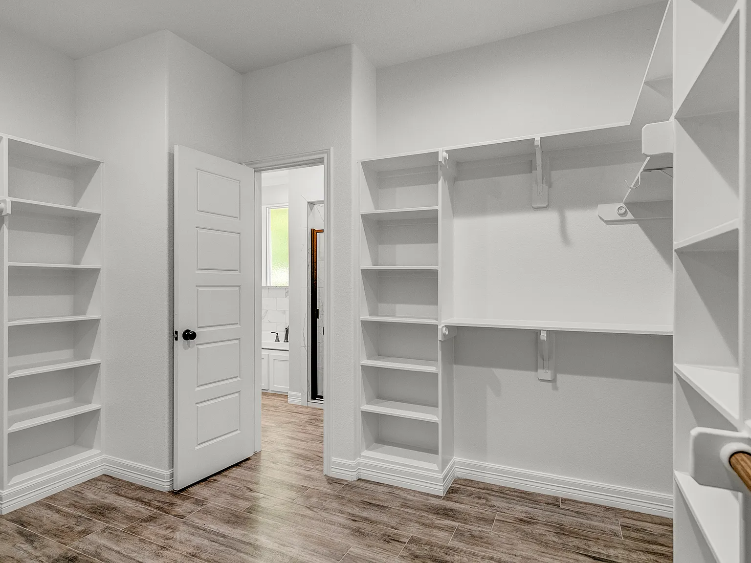 3 bed, 1930 sqft, $3,600 — Photo 2