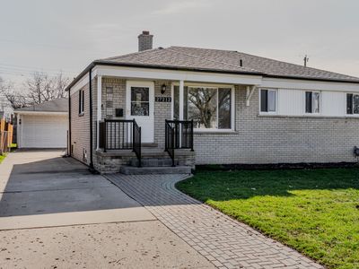 27212 Grant St, Saint Clair Shores, MI, 48081