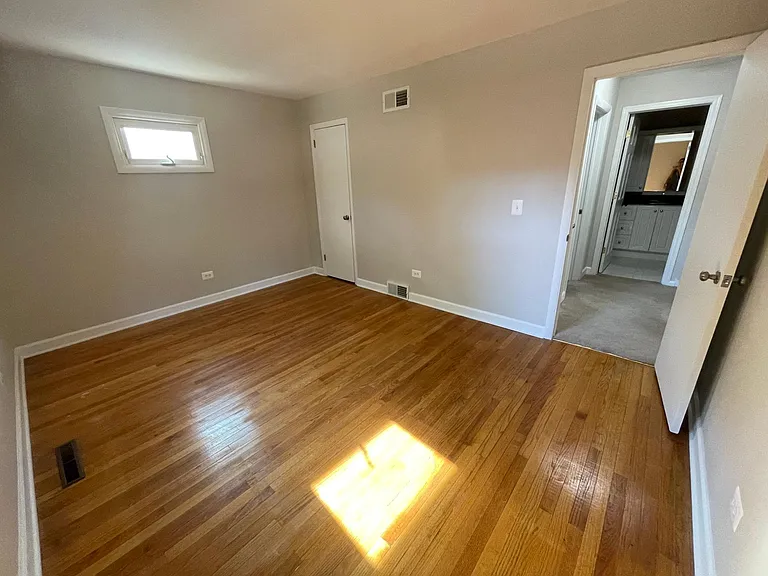 915 Hamlin St — Photo 7