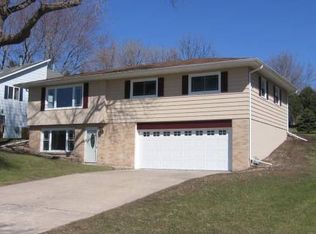 1410 Edgewater Dr, Albert Lea, MN 56007