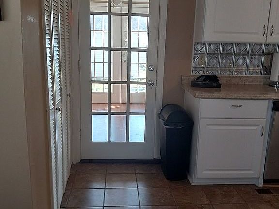 5th image of 3131 Hale Dr SW