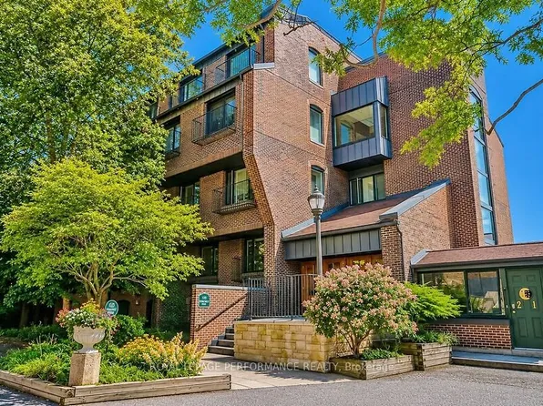 135 Springfield Rd #10, Ottawa, ON K1M 1C5
