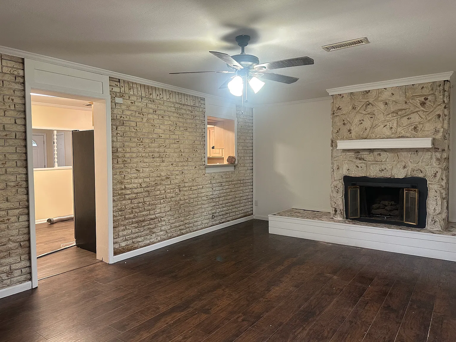 3 bed, 1356 sqft, $1,400 — Photo 2