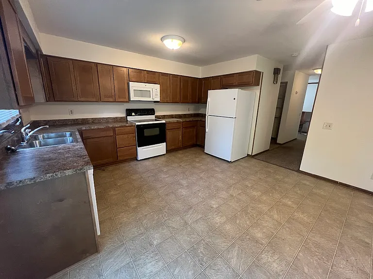 7313 Farmington Way — Photo 9