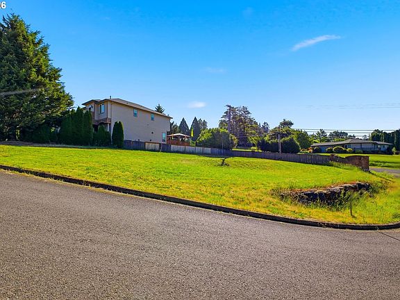 5th image of 445 NE 43rd Cir