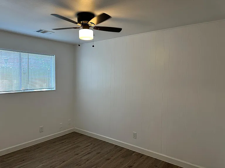 934 Bacliff Dr — Photo 15