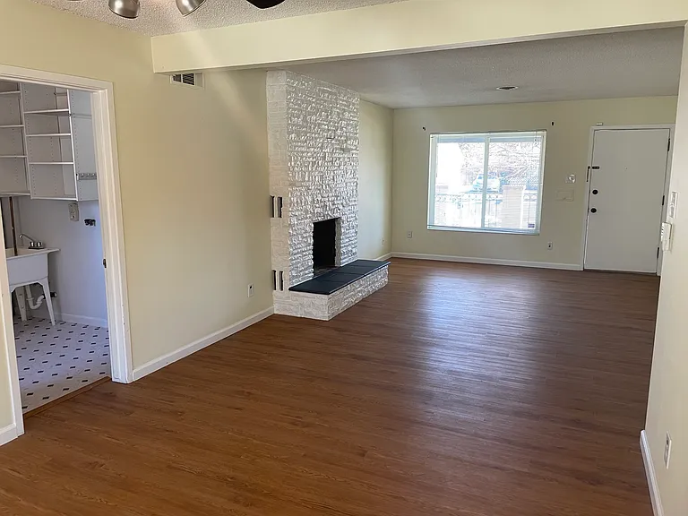 1059 Racine St — Photo 4