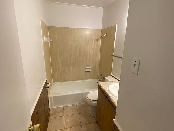 3rd image of 2401 NW Evangeline Thwy APT H