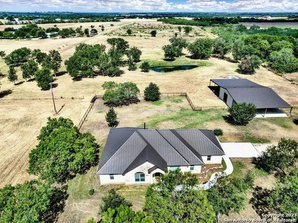 10072 FM 775, La Vernia, TX 78121