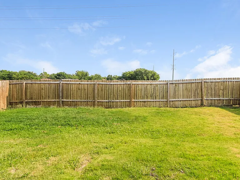 900 Princewood Dr — Photo 17